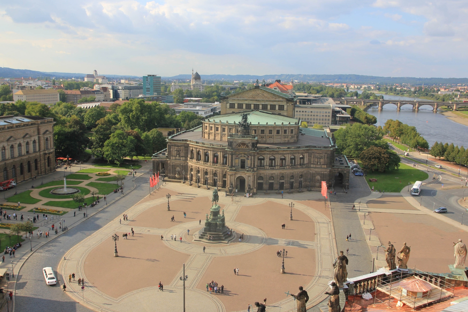 Prag 2 Opera Zemper i pozorišni trg u Drezdenu